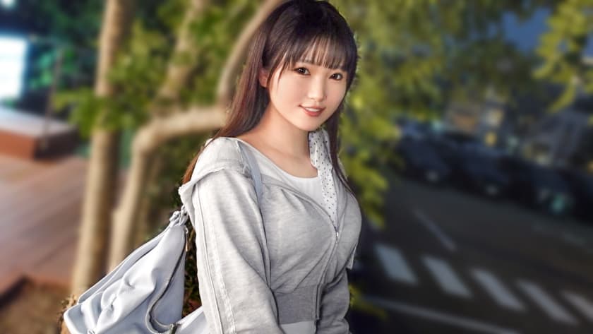 年上が好きなオマセな女の子。ポルノ映画館でおじさんに囲まれて興奮してしまう。オマ●コ触ればイクッ、腰を振ればイクッ、もう…