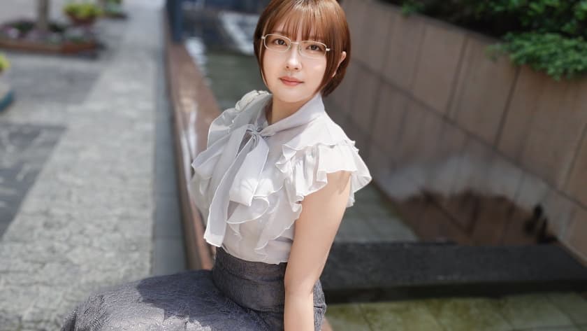 あの日見た妄想を現実に・・・！クールでエロい受付メガネ女子！エロ下着から覗くデカ尻は必見！ 【初撮り】ネットでAV応募→…
