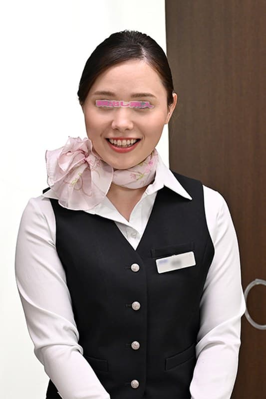 しごいてしゃぶってヌキまくり！！大手航空会社勤務の憧れのキャビンアテンダントが無数に生えた壁ち○ぽの即ヌキに挑戦！黒パン…