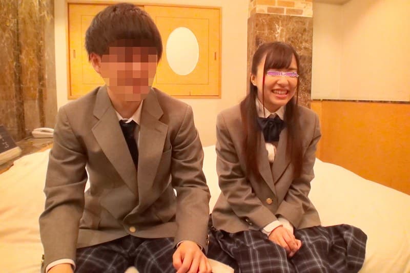 ‘時限式絶対に破けるコンドーム’を渡して同じ学校に通う男女の友達同士へ強●中出しドッキリ企画！同級生男女がラブホテルで抜…