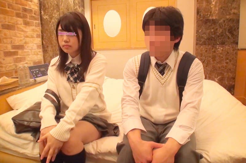 ‘時限式絶対に破けるコンドーム’を渡して同じ学校に通う男女の友達同士へ強●中出しドッキリ企画！同級生男女がラブホテルで抜…