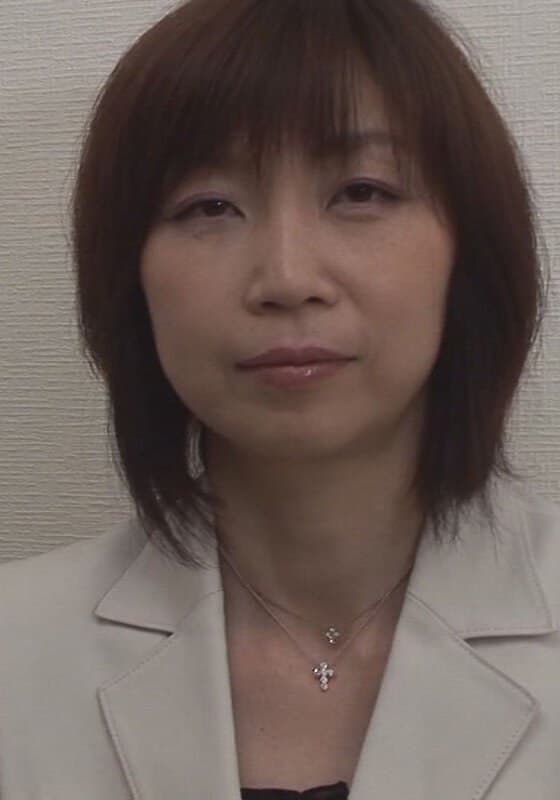 熟女系風俗で働くキレイ目バツイチさん！これぞ本物と言わんばかりの絶品技を披露したら吸い付くような肉壺で肉棒を刺激して生中…