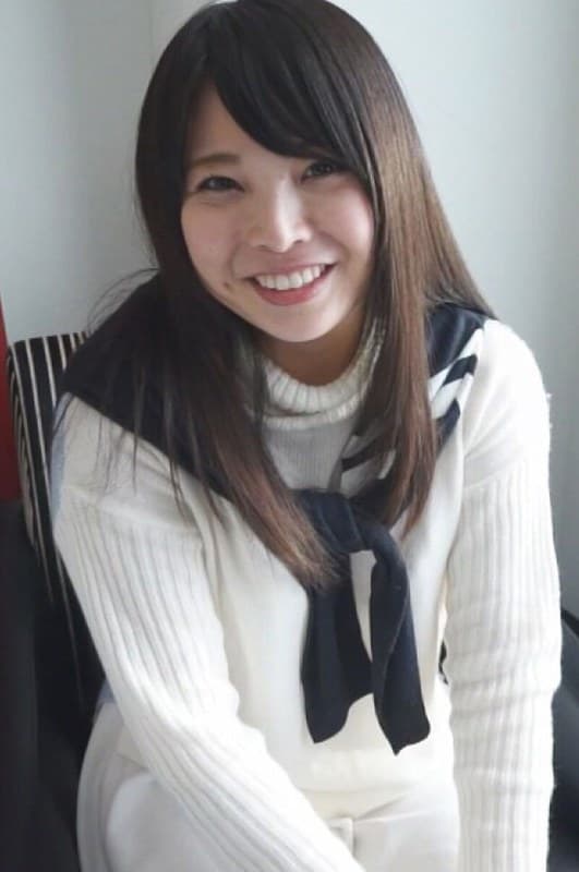 ナンパされて他人棒をブチ込まれるスケベ妻 16