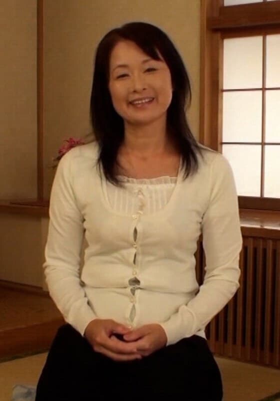 初めて見たAVの興奮と感激が忘れられず自分もこんなに他人を興奮させられるAVに出てみたい!と応募してきた黒髪五十路熟女の…